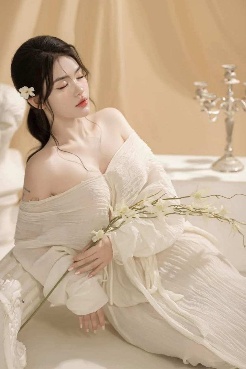 Em hàng xóm thiếu hơi cặc và anh chàng đụ dai